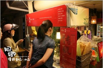 府城美食GO。【阿卿傳統飲品冰品】又香又濃的杏仁紅豆湯