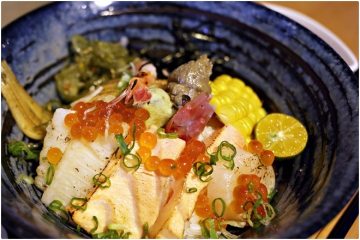 台南【兵衛丼】。海鮮丼專門店,讓人口水直流的炙燒干貝!