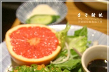 台北【杏子日式豬排】。TORO里肌肉好吃唷！份量超大！