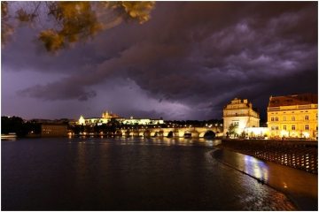 2012捷克蜜月。【布拉格】Karlův most查理橋,徜徉漫步、嬉遊玩耍,跟隨自己的節奏去感受!《Praha》