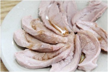 嘉義民雄【凌晨微笑火雞肉飯】。傳說中史上最強火雞肉飯,總算讓我吃到啦!
